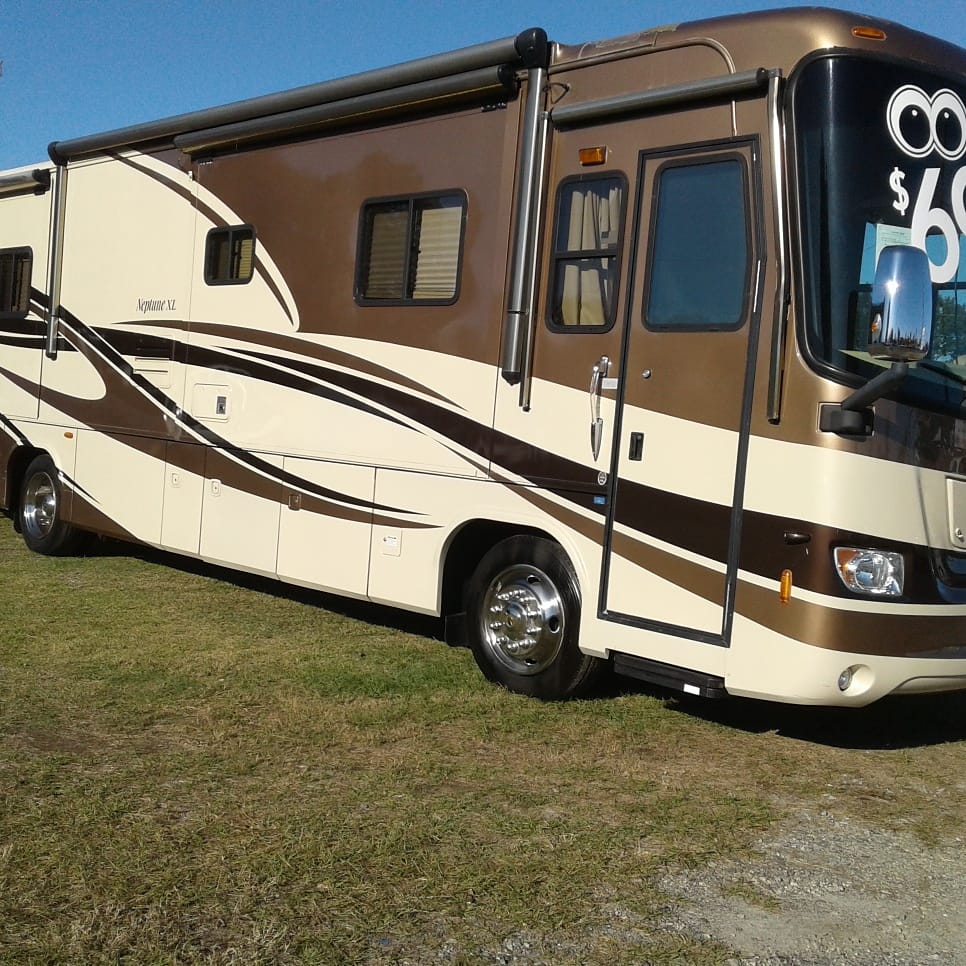 InterstateSales's tweet photo. ⚡⚡⚡2007 Neptune XL⚡⚡⚡
Holidays are here  ❗❗❗
What an amazing way to travel🚀🚀
🤳Call us today to be preapproved 🖋over the phone without even walking through the door 🏙
☎️(478)956-5674
🌐https://t.co/6Mv7Kx2z1o
#usedrvsforsale https://t.co/Pj1sUAbB5J