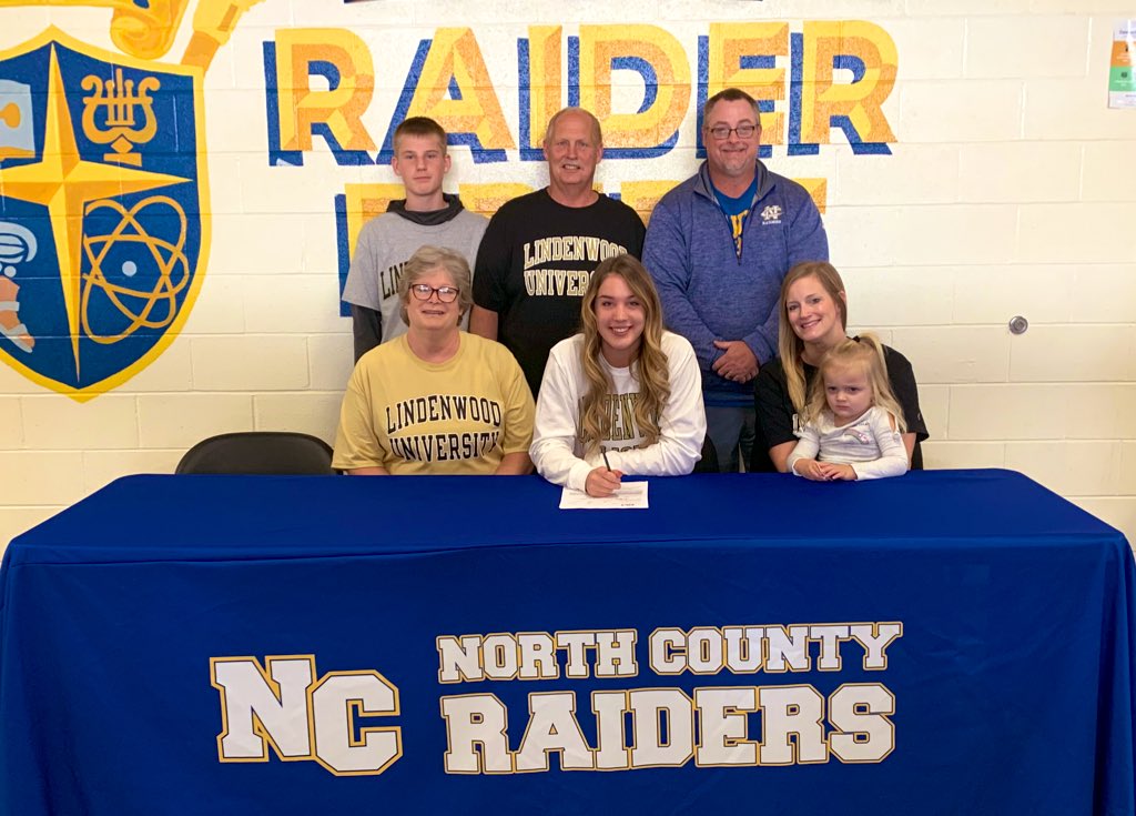 KFMOsportsSB's tweet photo. 🥎North County’s Emma Becker signs with Lindenwood University.
@STLhssports 
@LionsSoftballLU 
@NCR_Softball @NCraiderettes https://t.co/3cdzjY4zRT