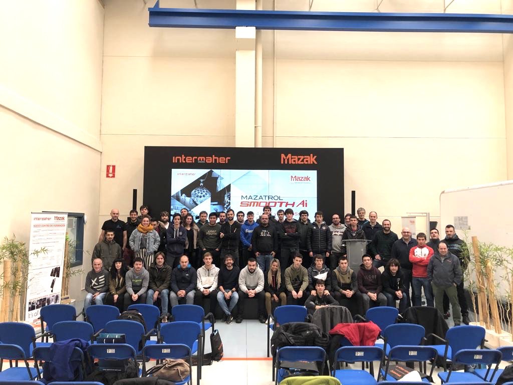 Roberto_yei's tweet photo. Que alegría da ver a los alumnos de @bhibarrutialde interesándose por la última tecnología en fabricación, Inteligencia artificial en un CNC #smoothAi #mazatrol @intermaher @MazakEurope el mundo es suyo !!! https://t.co/37qhd2bMe3