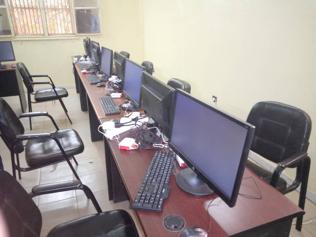 tuwindi's tweet photo. Ce vendredi #Tuwindi a lancé son laboratoire #CivicTech à Ségou, en présence des autorités administratives.
Ce Lab est un espace connecté renfermant un incubateur qui va former et accompagner les jeunes de la région à développer des solutions adaptées à leur région.

@NEDemocracy https://t.co/WRiFr0sPNQ