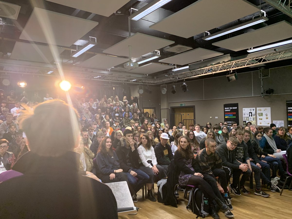 CymoeddCreative's tweet photo. Thank you to all of our amazing guest speakers from across the #creative sector in Wales and our awesome creative learners and staff for making our Creative Futures 2019 event a resounding success! @BadWolf_TV @ScreenAllianceW @ForteProject10 @The_YPN https://t.co/EZz3wDCZoN