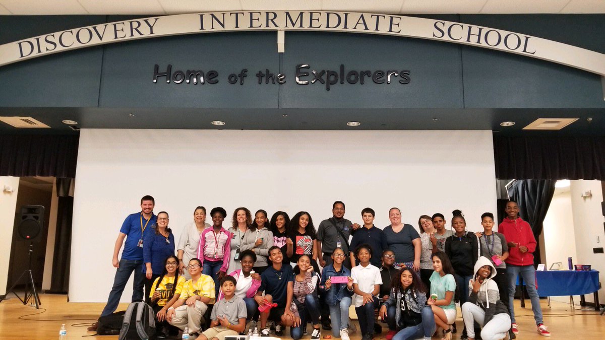 discovery_STEM's tweet photo. Thank you to everyone who came to our Title I math night last night!! It was a huge success!! #explorerready #20yearsofexploring https://t.co/HhxaFz8tnc