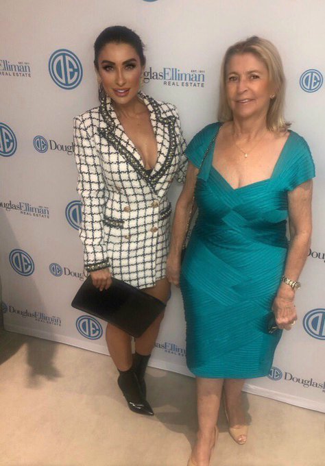 Working w my best friend aka mom is the best!! Douglas elliman #realtors https://t.co/2DJeSxM2PD<a href="/tag/realtors"class="tags"><span>#realtors</span></a>