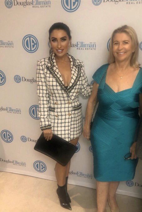 Working w my best friend aka mom is the best!! Douglas elliman #realtors https://t.co/2DJeSxM2PD<a href="/tag/realtors"class="tags"><span>#realtors</span></a>