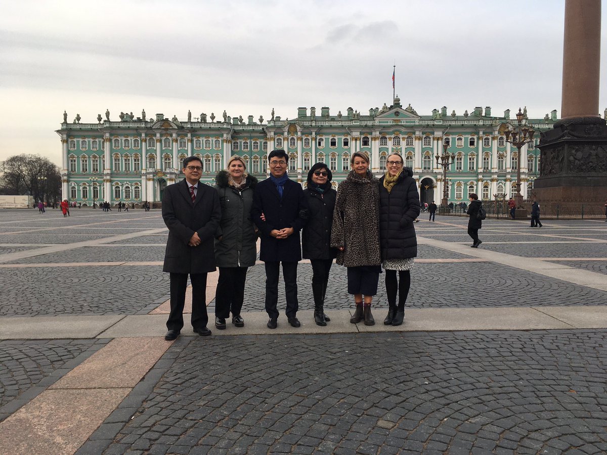 Lovely to meet up with @ibbyint colleagues at St Petersburg cultural forum after speaking about information books in UK for @IBBYUK