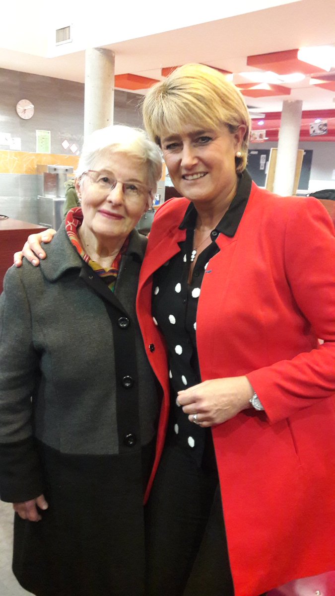 JoelleCottenye's tweet photo. #LiliLeignel était présente au premier rang pour assister à la cérémonie

Elle a partagé le même #chalit que #MarthaDesrumaux dans le camp #Ravensbrück

À la fin du mois, le #collège #LiliKellerRosenberg @departement59 sera également inauguré à #Halluin

#devoirdememoire 👩‍👧‍👦 https://t.co/OrqjY9beGX