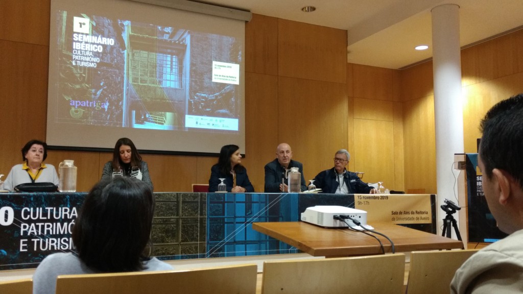 ACDPatrimonio's tweet photo. (Ya tenemos wifi...) Ha comenzado el I Seminário Ibérico "Cultura, Património e Turismo" que organiza la Associação Portuguesa para a Reabilitação Urbana e Proteção do Património #APRUPP en @univaveiro
#semIbePatrimonio https://t.co/xW74TOdsmr