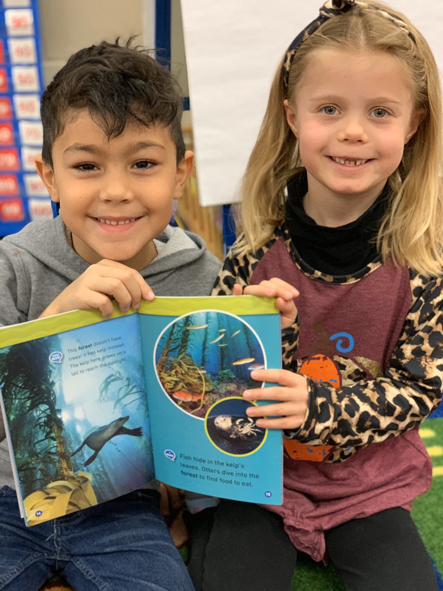 CubRunCongdon's tweet image. Exploring our non fiction books and searching for text features!! 😍 #tableofcontents #heading #photographs