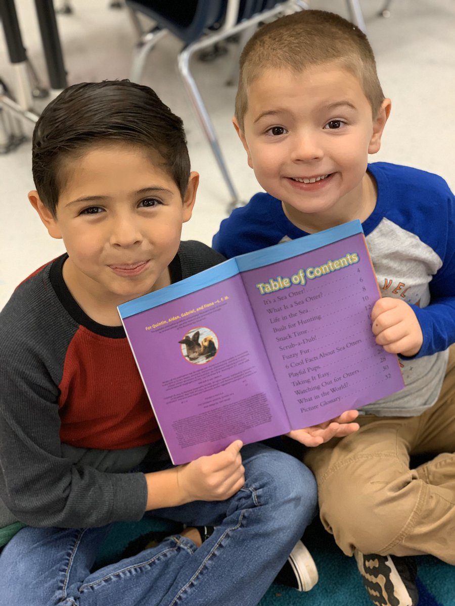 CubRunCongdon's tweet image. Exploring our non fiction books and searching for text features!! 😍 #tableofcontents #heading #photographs