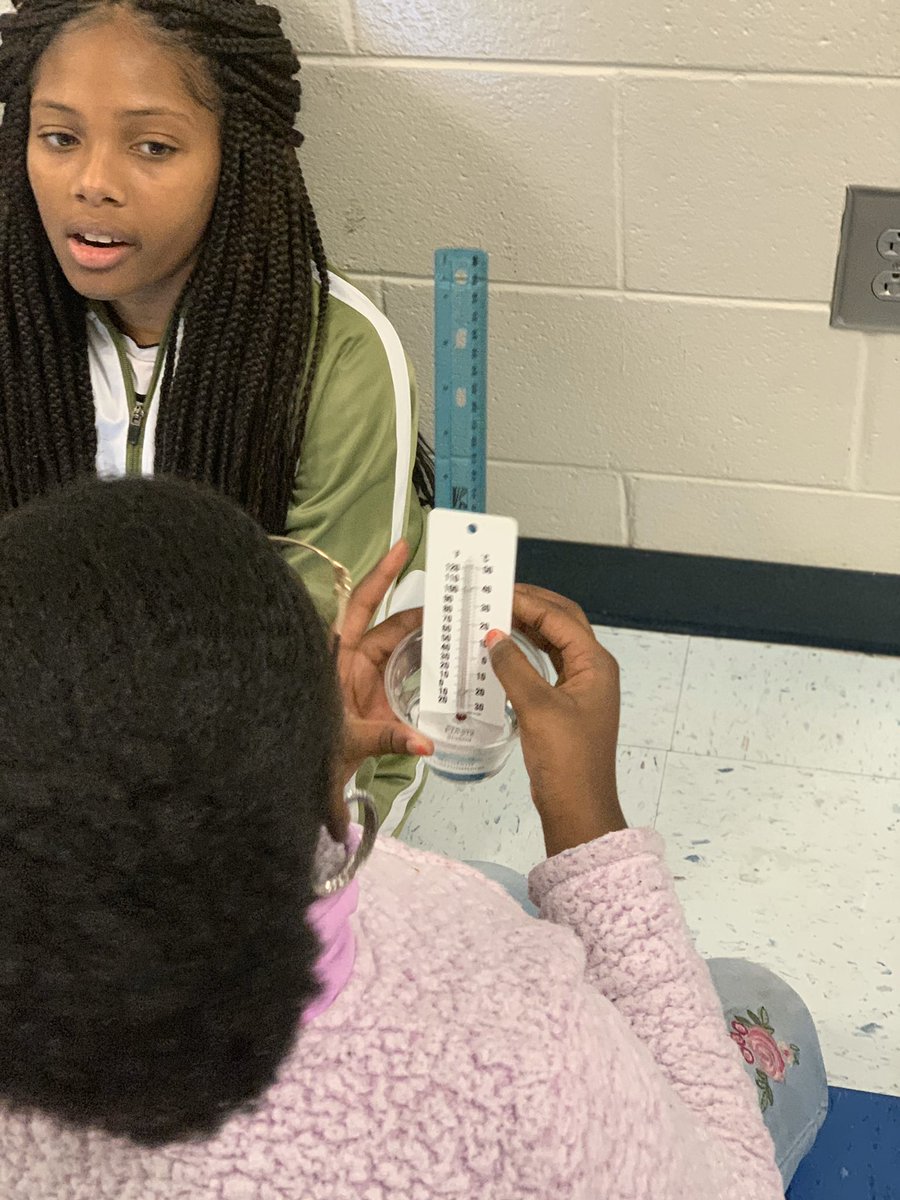 Mw111539Wright's tweet image. I got to accelerate my students with weather data by having them compare (Celsius & Fahrenheit) and (inches & centimeters). @GriffinSpalding #scienceandmath #stem