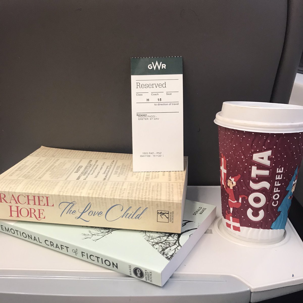 TanjaGoossens's tweet photo. Disconnecting from London for the weekend in 3, 2, 1... While reading The Love Child from @Rachelhore and some self study on how to become as an amazing writer too ๐ #Devonweekend https://t.co/oF036YhG0W