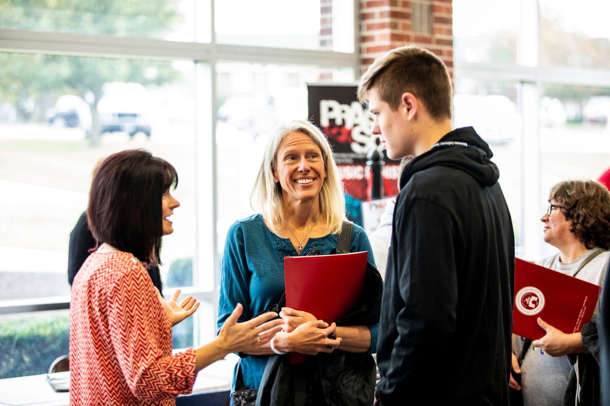HLGuniversity's tweet photo. Welcome to campus future Trojans! Today is a Campus Visit Day! The #HLGU Admissions Office is excited to help you. Contact us at 573-629-3264 or admissions@hlg.edu. #ExperienceHLGU #knowledge4service #learnitliveit https://t.co/rTRsNnKOzt https://t.co/ehQWtZ4SKC