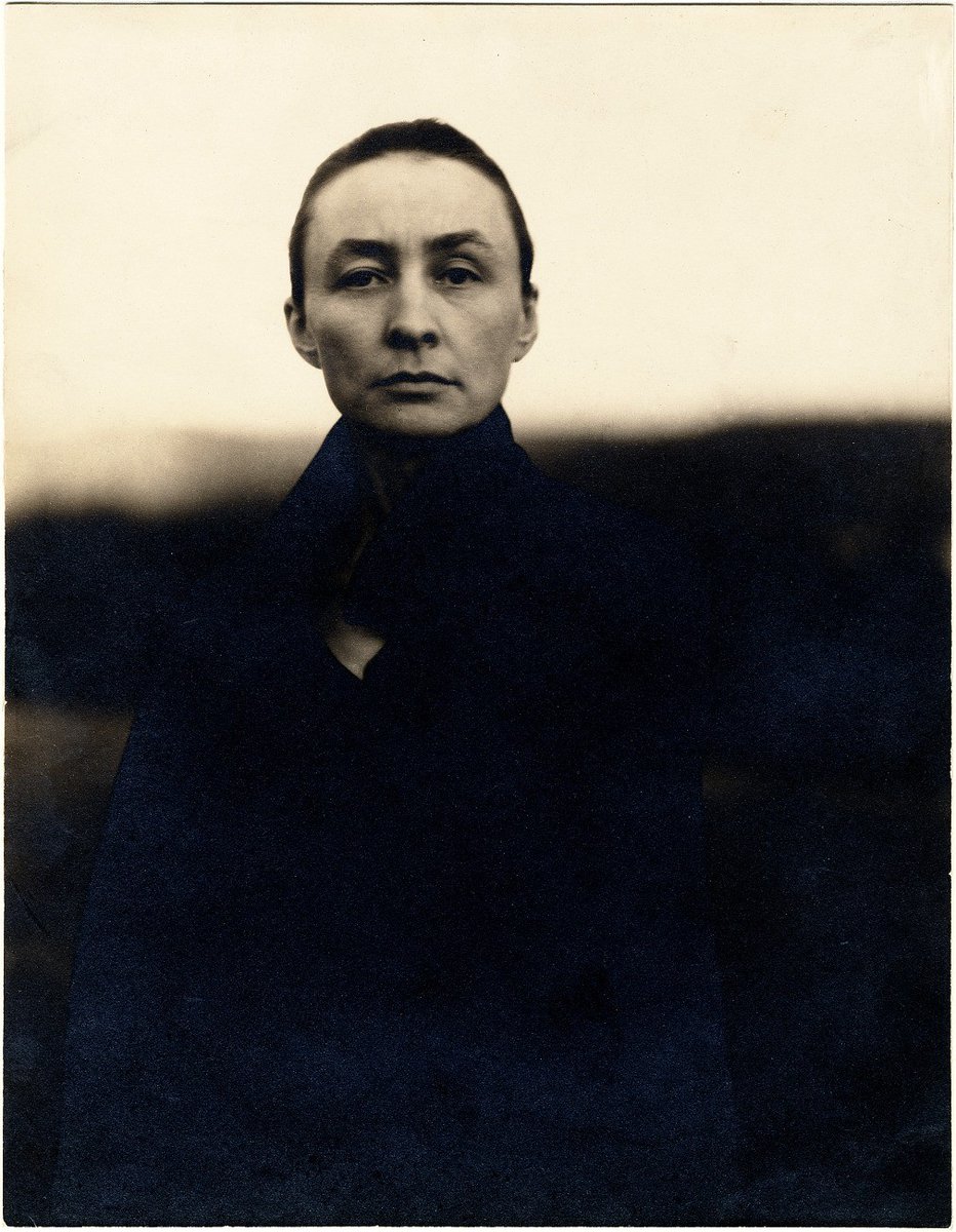 ArchivesAmerArt's tweet photo. Happy Birthday to Georgia O'Keeffe! She was #BTD in 1887.  Alfred Stieglitz took this striking portrait around 1920. https://t.co/4DEb2tcoHL