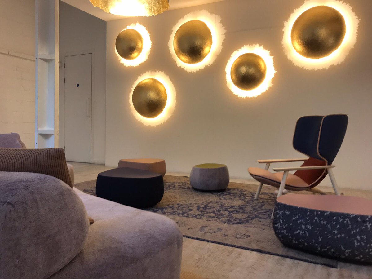 cirkularis8's tweet photo. There's something about these lumianires that just draw you into the space. What do you think of them?
#lightingbydesign #lighting #design #interiordesign #designers #architecture #reception #breakout #officedesign #office #london #neutral #softpinks #colour #inspiration https://t.co/1IXk3vaPbN