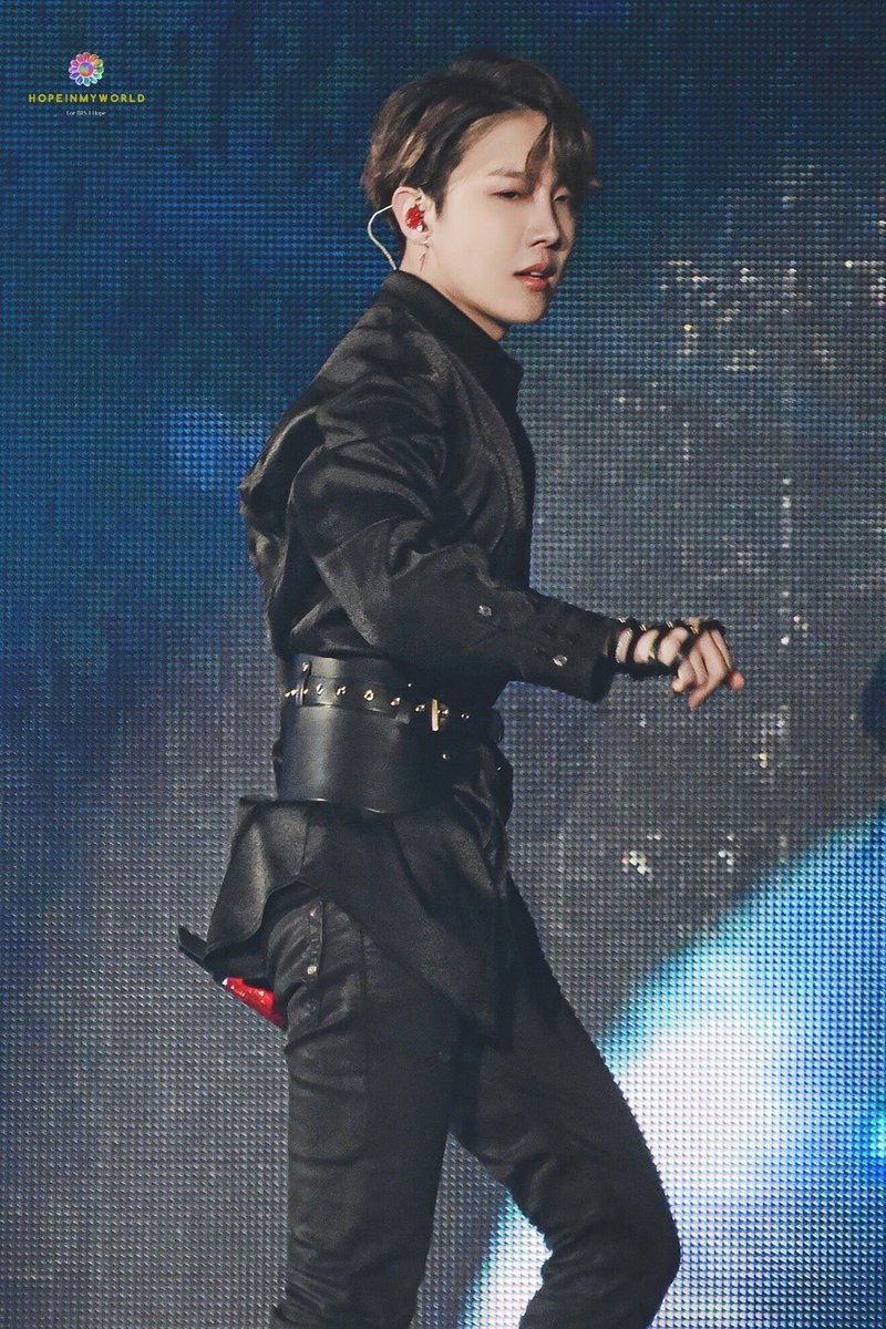 LilBitofTae's tweet photo. Thread of the Day: Last day of #thirstweek so let’s go out with a bang! Here is Jung Hoseok looking deadly af in harnesses to get you feeling all tingly 😈😈🥵🥵🤤🤤 #TOTD #BTS #Hoseok #JHOPE https://t.co/x56CK4URxw