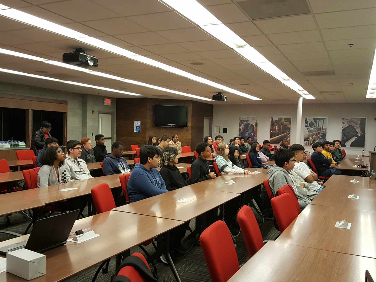 DiscoveryTitans's tweet image. On Thursday, our future computer scientists and engineers had the opportunity to tour the @SiemensMobility manufacturing site in Alpharetta. It was a great learning experience for our Titans!  #funinlearning #titanup