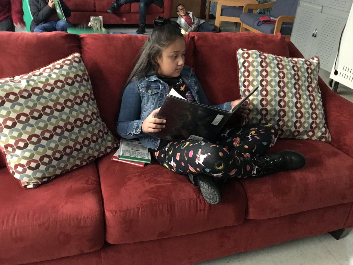 chiefs308's tweet photo. Started off our morning with a relaxing read in our beautiful Reading Garden! @CapistranoES @CapistranoLib @BuzzingWithMsB https://t.co/qyOm3ibhLf