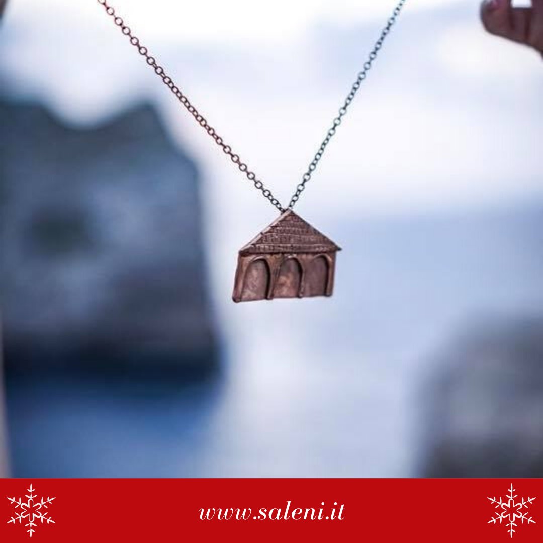 🎄Un'idea regalo per chi è lontano?
Dolci collane Home sweet Home by Isabeau, che rappresentano la tua amata casa. saleni.it
#natale #ideeregalonatale #ideeregalo #gioiellinatale #gioielli #natale2019 #nataleinarrivo #ideenatale #regalinatale #regalodinatale