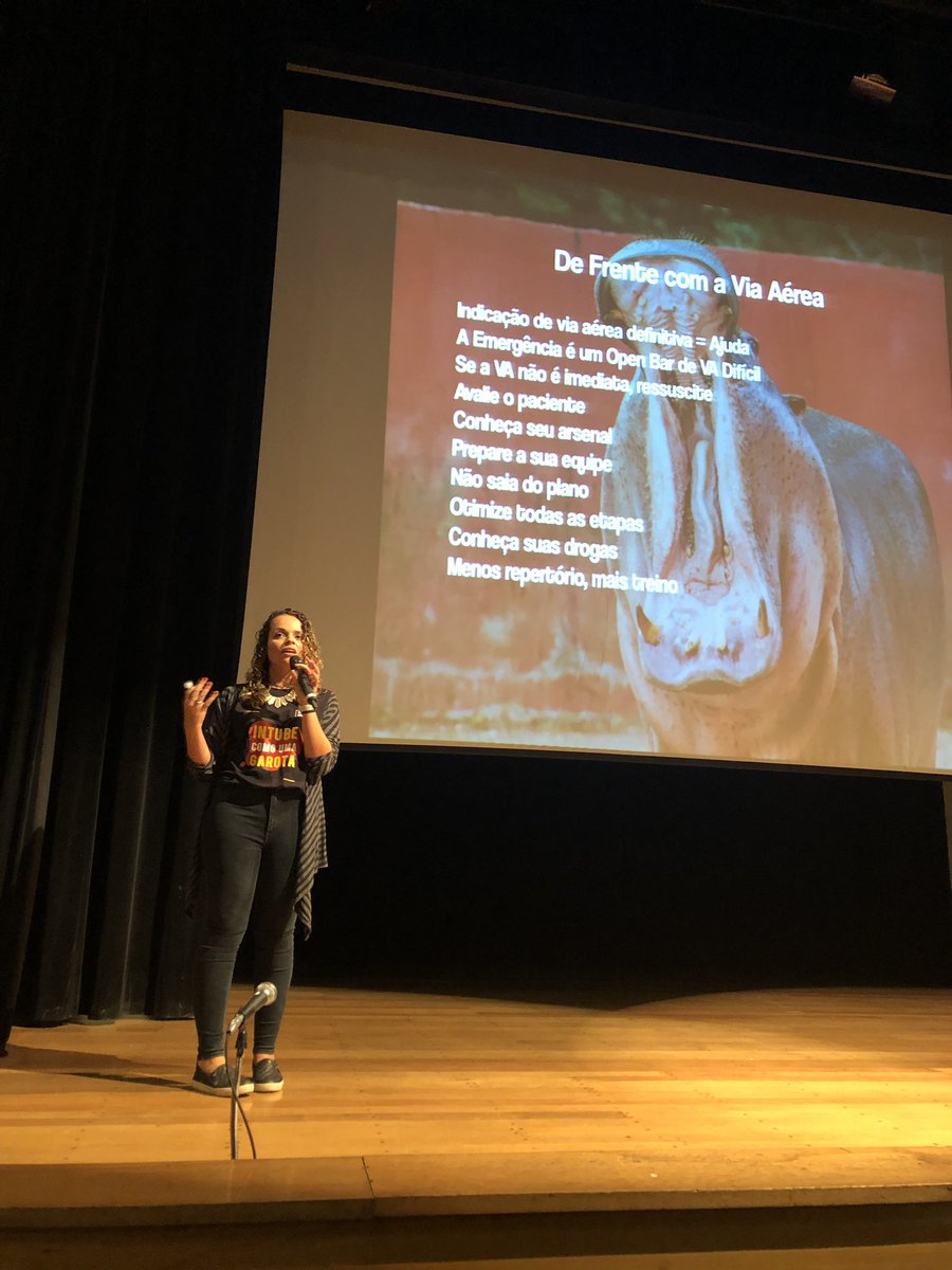 julesantosER's tweet photo. This:
“Intubate like a girl” 💪🏽
@ju_brp @_breakEM 
#FemInEM #inspire19 https://t.co/g52v5elpFQ