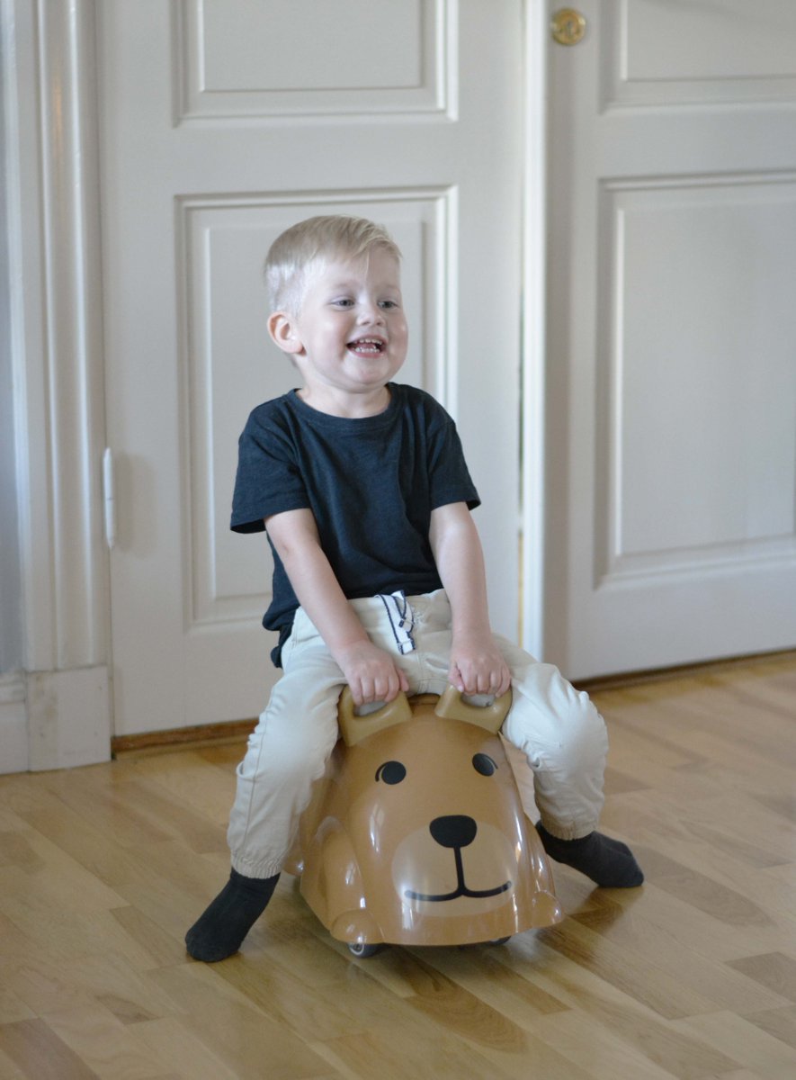 Ready Set Go! The boy kicks with his feet and Cute Rider bear kick starts to come up in full speed. Can you feel the joy of movement behind your screen?
#VikingToys #CuteRider