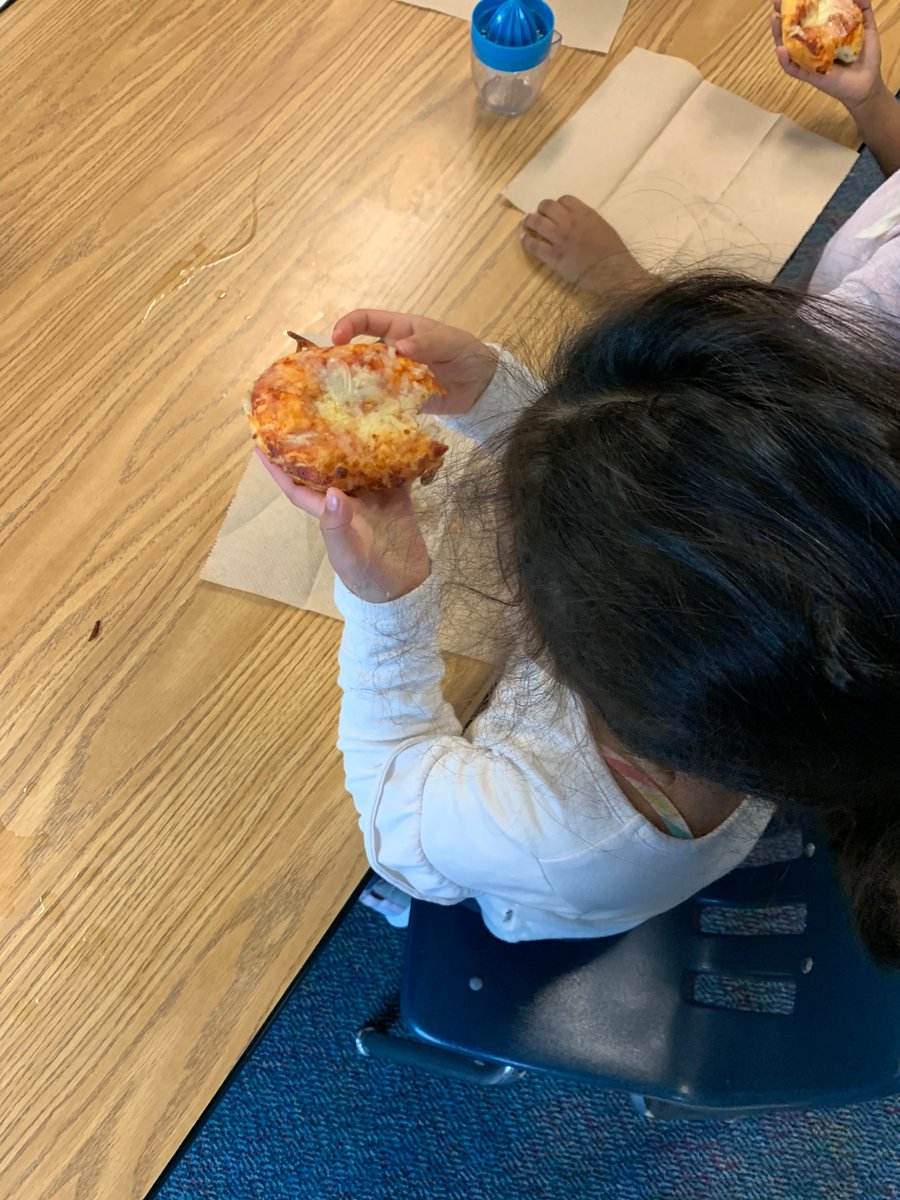 LionPrideVPI's tweet photo. After reading A Little Red Hen, PreK and Mini MIPA friends made their own pizzas and lemonade to wash it down! @longbranch_es @APS_EarlyChild https://t.co/8B5ETSdTYG