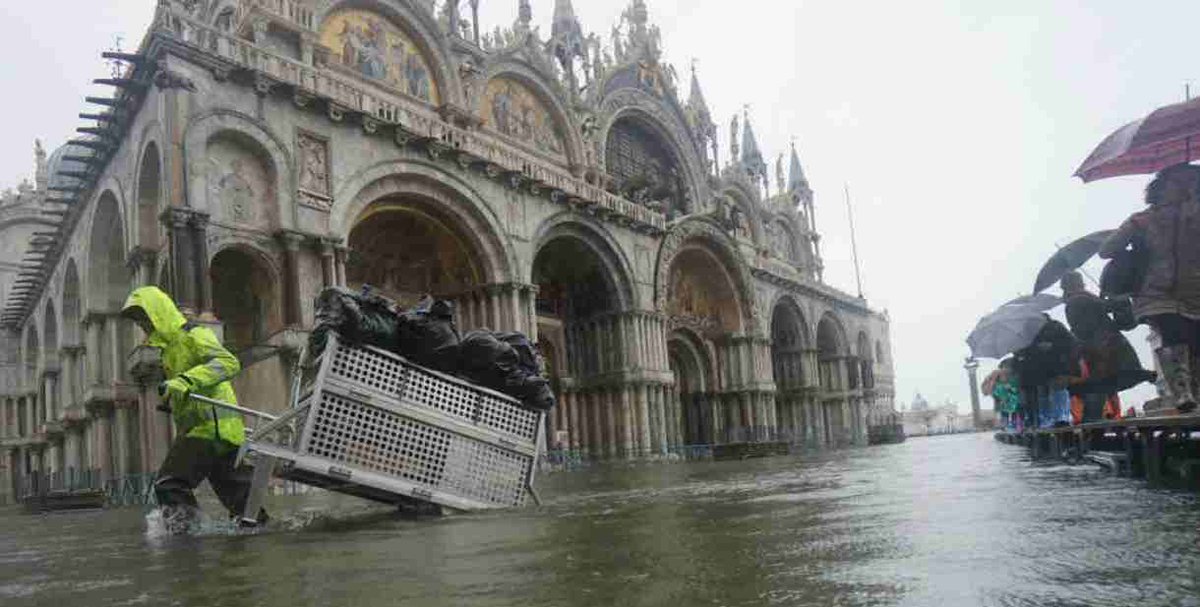Solidali con #Venezia e i suoi #cittadini, è rinnovato il nostro sostegno all'#Italia, ora mobilitata per affrontare #emergenze #alluvionali che colpiscono il suo territorio, come #Matera.  I #sitiUNESCO sono una piattaforma unica per affrontare le sfide del #cambiamentoclimatico