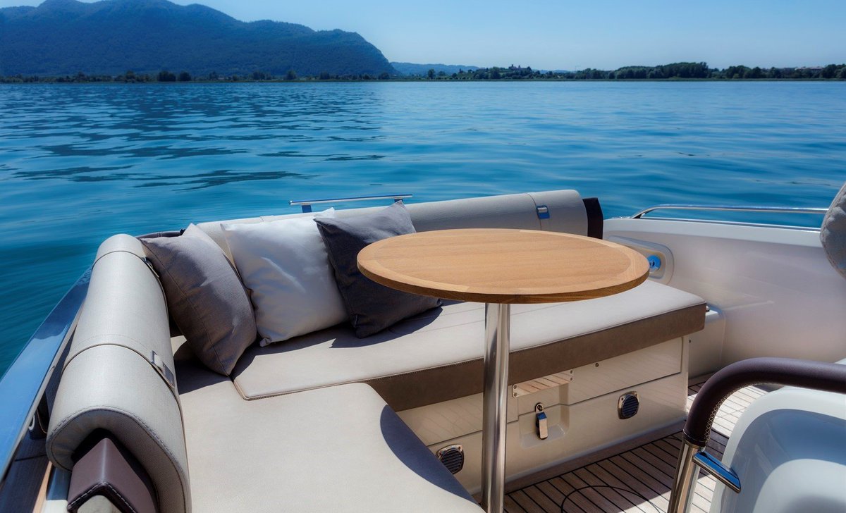 Invictus TT280 la primera de la Serie T que es de proa abierta, con diferentes opciones de configurar la proa. #tt280 #Invictusyacht #invictus #marinagrup #marinaportginesta #nauticamar #intraborda #proabierta

invictus.marinagrup.es/portfolios/tt/