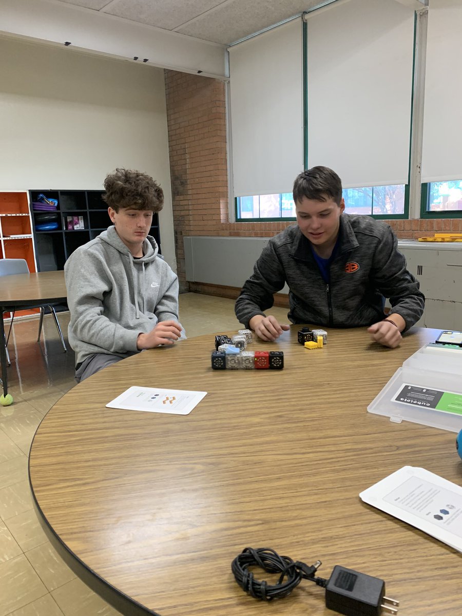 TeChickJuli's tweet photo. @bradavens and his C4 students helping @baileybulldogs figure out @modrobotics cubelets for @toweresb students! @burkburnettisd @depew_josh @BradOwenBISD @MorrisVance @jason_nolanj @Nstructional https://t.co/hZQgUbuxRY