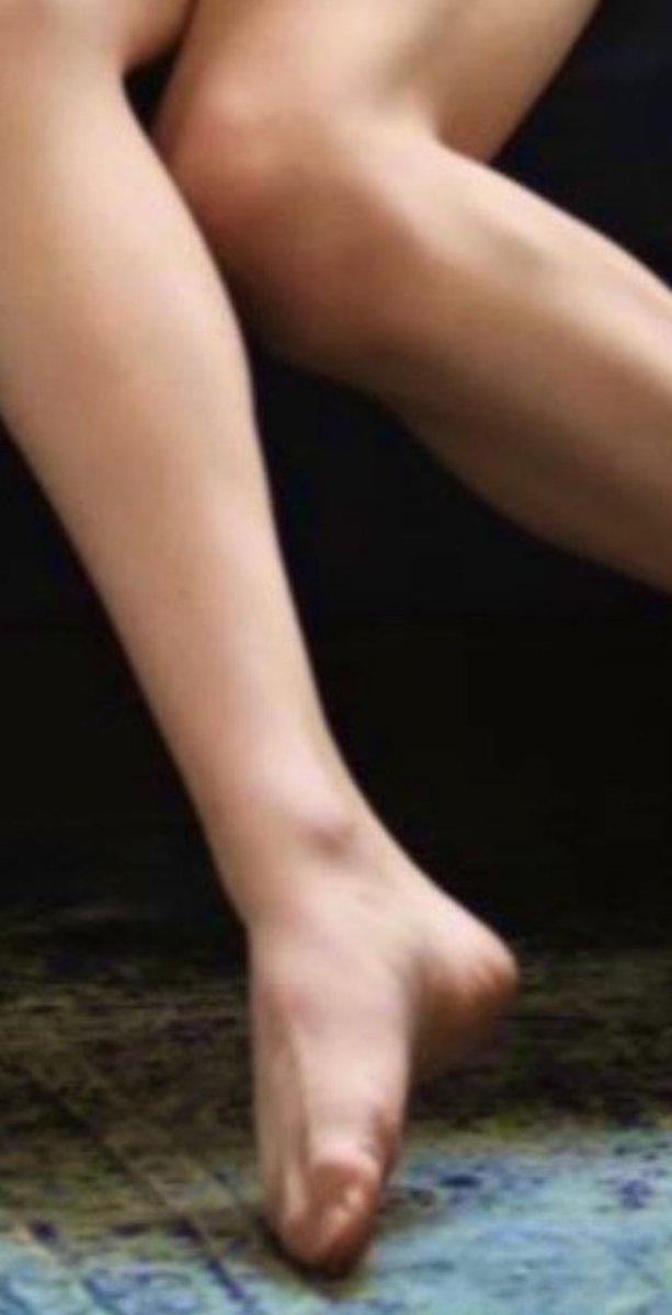 Deen_Dar's tweet photo. @katya_zamo This foot is killing me? https://t.co/zdZHMIai9w