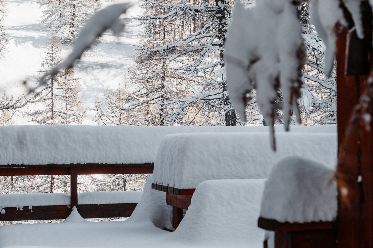 🔴 Plus de 30 cm de neige fraîche en plein cœur des villages... Le début de saison s'annonce prometteur ! 😍⛷❄💕 #FouDeVars #MyHautesAlpes