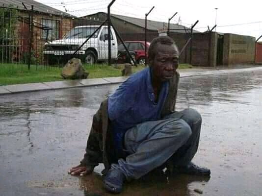 MobEazy1's tweet photo. @Julius_S_Malema @burnaboy Wena you don't love #SouthAfricans,.. https://t.co/uNAqpOtoGG