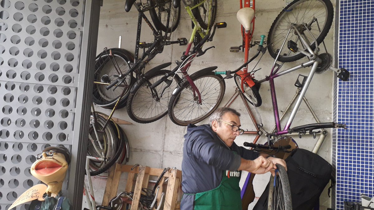 tavolodelriuso's tweet photo. #SpritzForFuture alla Casa nel Parco di Mirafiori #Torino nell'ambito del cartellone #VersoIlFuturo Si inizia con la #CiclofficinaPopolare A seguire ore 18,30 #CICLOlimpiadi Ore 19:30 Aperitivo @ Locanda nel Parco con scarti d'eccellenza del Progetto Carota - Nutrire Mirafiori https://t.co/jY9fsc1zIT