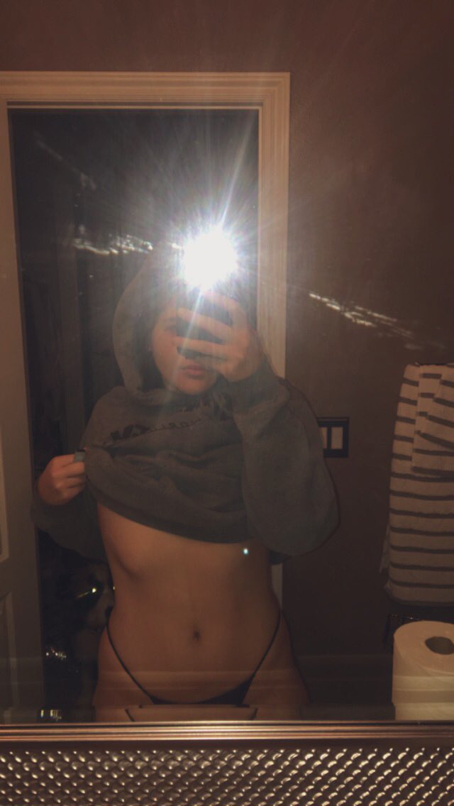 lilfemmebabyy's tweet photo. come cuddle #LGBTQ #LGBTQoftwitter #yesimLGBTQ #imLGBTQandproud #gaytwitter https://t.co/2AeJ4p7ix4
