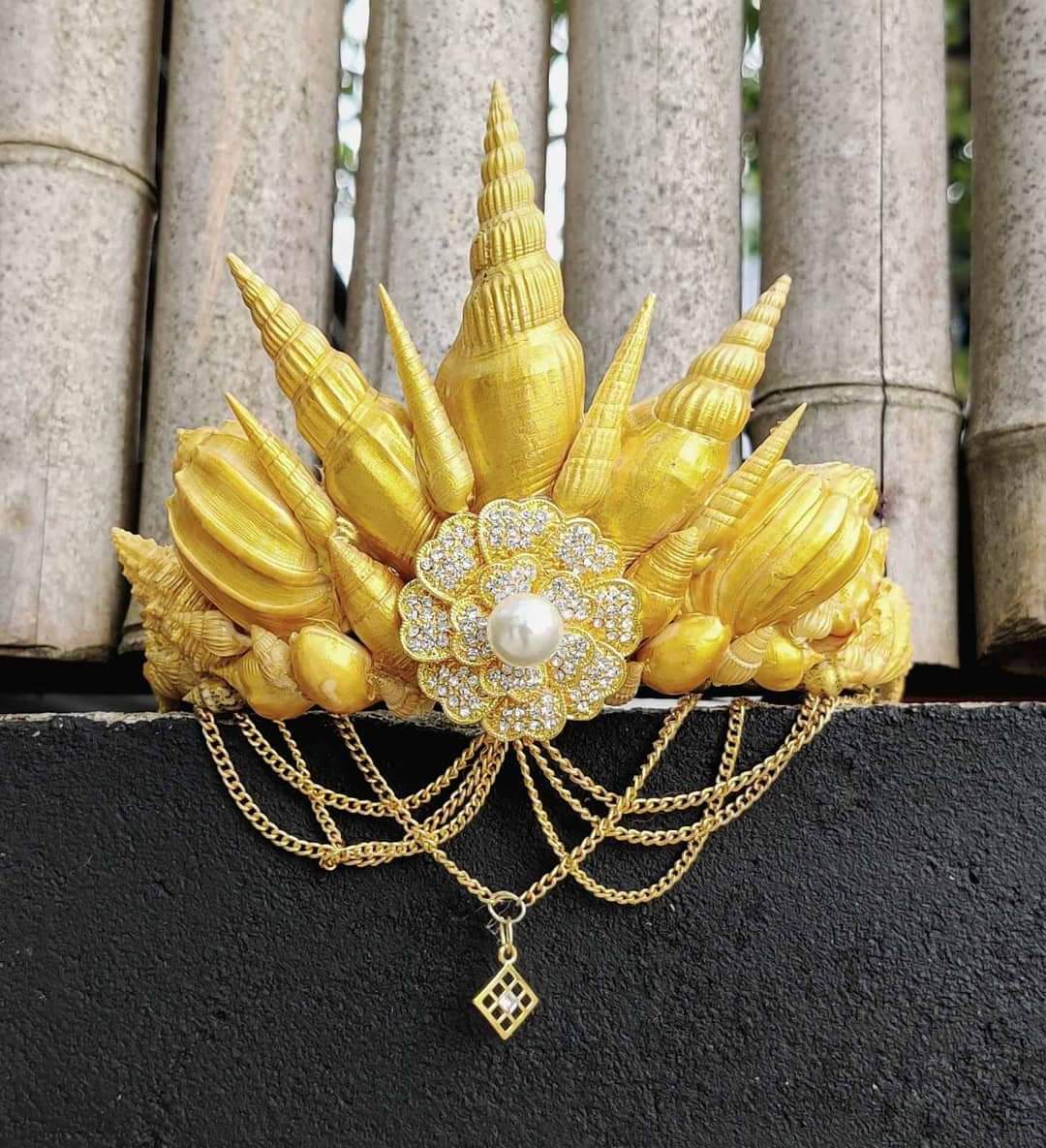waappey's tweet photo. Golden shell crown .
Visit us at Fannu Expo for more (22nd-28th November, Dharubaaruge)
Fannu Expo 2019
.
@MoEDmv
#maldives #maldivianart #handmadeinmaldives #bolivashi #shellcrown #shells
https://t.co/qmfTqAXhT0 https://t.co/7A2XF0wTpg