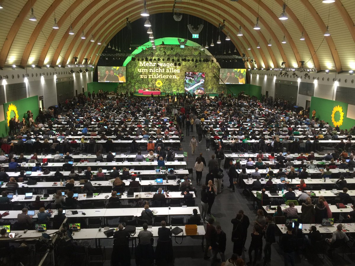 Will_Katha's tweet photo. Los geht’s. Wir sind auf der #bdk19 in Bielefeld. Motto der nächsten drei Tage ist „Mehr wagen, um nicht alles zu riskieren“. Am Sonntag geht’s um Wirtschaft. Spannende Diskussionen garantiert. https://t.co/41XJFSm5AH