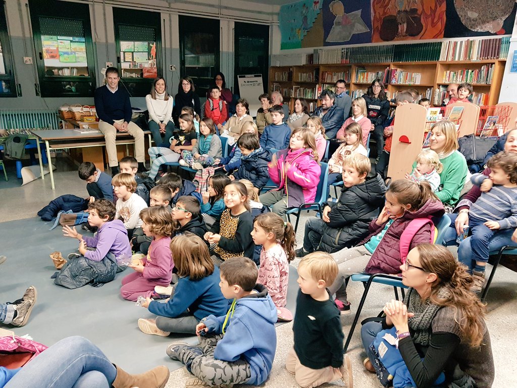 IECastell's tweet image. L'hora del conte amb el Lluc Mercadé! Ens ha explicat el conte "El talpet terratremol".
Quina història més maca!