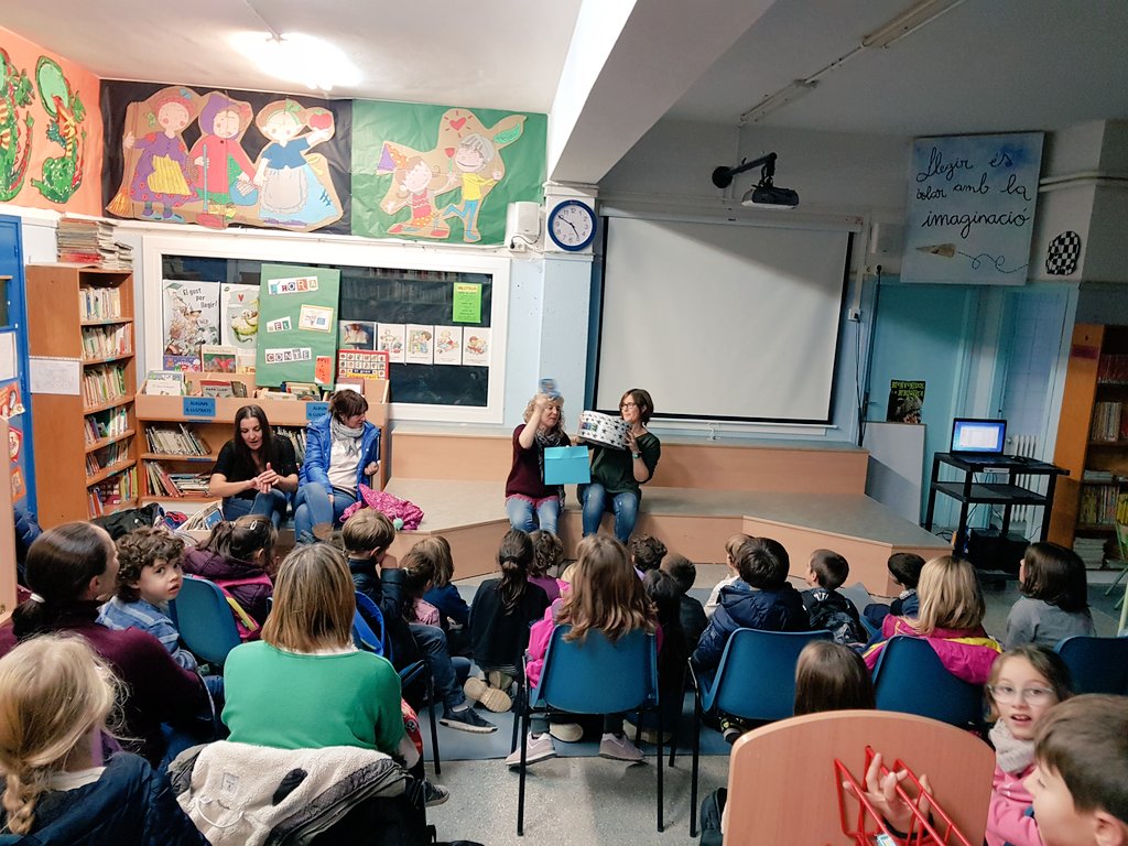 IECastell's tweet image. L'hora del conte amb el Lluc Mercadé! Ens ha explicat el conte "El talpet terratremol".
Quina història més maca!