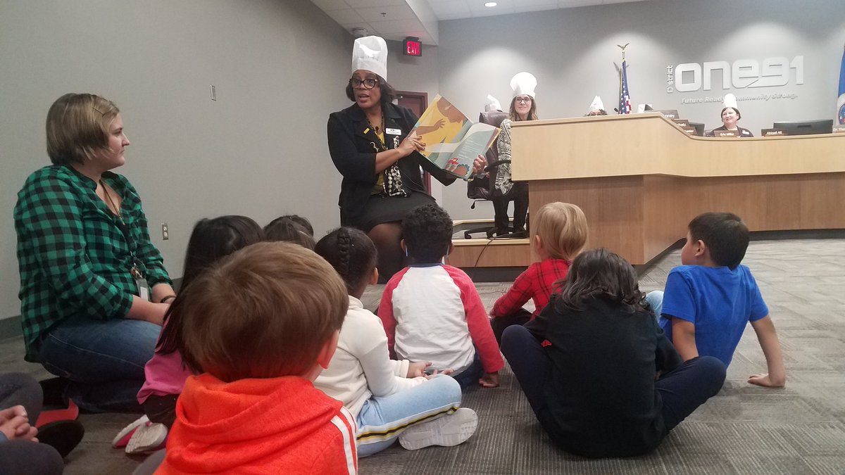Our amazing #ReadfortheRecord concluded last night with #One91 Supt. @DrTBattle reading "Thank You, Omu!" with a few of our wonderful young learners. Thank you to everyone who made this year's celebration of early literacy a huge success!