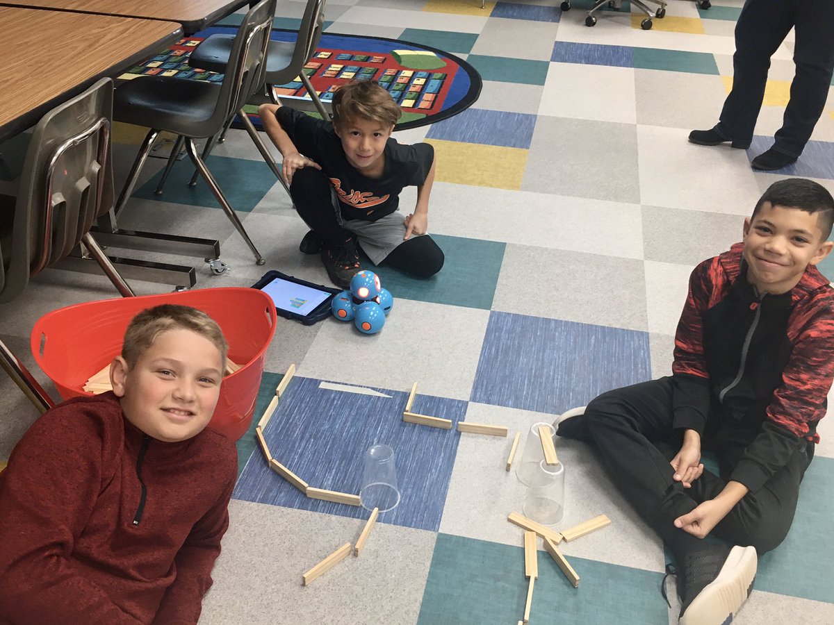 Creating a task for our Dash robots in Ilan! <a href="/RoundHillES/">Round Hill Elem</a> #coding #Robots #innovationlab