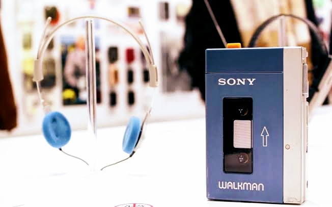 Walkman now runs without a tape. That’s kinda disappointing for us though, for people of *that* generation @Sony #WALKMAN #IMustBeOldBecause #music #Sony #innfinityhttps://bit.ly/2Of9AhN