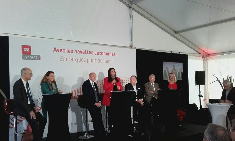 Trompille_PE's tweet photo. #mobilite #PoleEmploi @TCL_SYTRAL Inauguration Navettes autonomes N1, innovation et développement durable pour le "dernier Km" permettant l'accès au Groupama Stadium, et la Cité des Entreprises Pour l'Emploi @GroupamaStadium https://t.co/WNnx2bVm1B