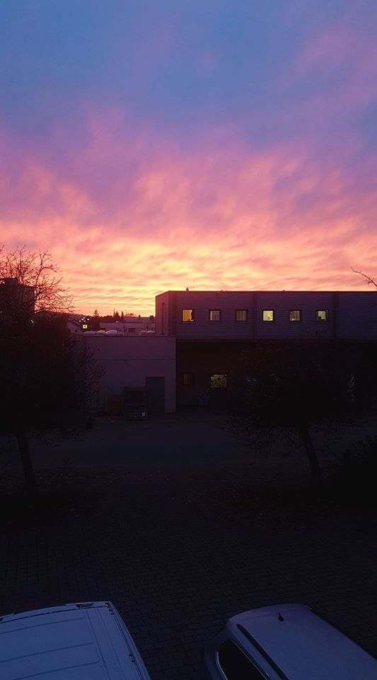 ATM_Events's tweet image. Mit diesem traumhaften Sonnenuntergang wünschen wir Euch ein wunderbares Wochenende 🌇🤗❤🎉
#HappyWeekend #SchönesWochenende #Dontletthesungodownonme #Sonnenuntergang #Schee #Anblickediebegeistern