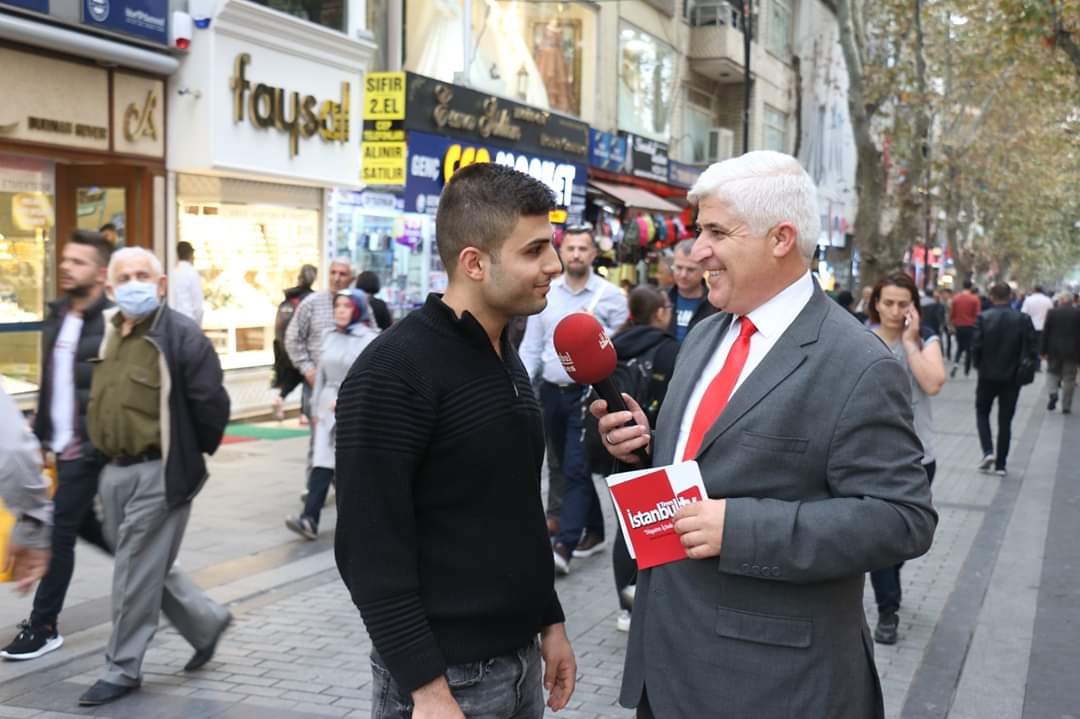 TimesHaber's tweet photo. İstanbul'un sokaklarında vatandaşlarımızla buluşmaya, sorularımızı sormaya devam ediyoruz! 
Bir gün sizinle de karşılaşabiliriz. 😉
➡️ https://t.co/7T205SfohD

#siyaset #ekonomi #haber #röportaj #sokak #soru #vatandaş #halk #istanbul #istanbultimes #istanbultimeshaber https://t.co/JGPzx17x7S