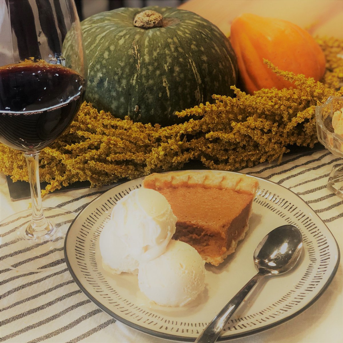 What pairs well with #pumpkinpie and a nice glass of wine? #Gelato of course! Pre-order your #Thanksgiving gelato today: buff.ly/33pVi42 #chicagostylegelato