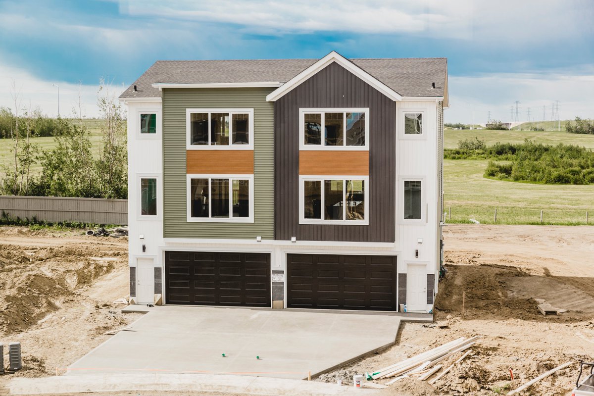 C2Homes's tweet photo. 5 mins from a premier golf course with access to the schools, shops and more. #Alineaatstarling has it all!
#yeg #realeastate #newhomes https://t.co/HDzFXHox2V