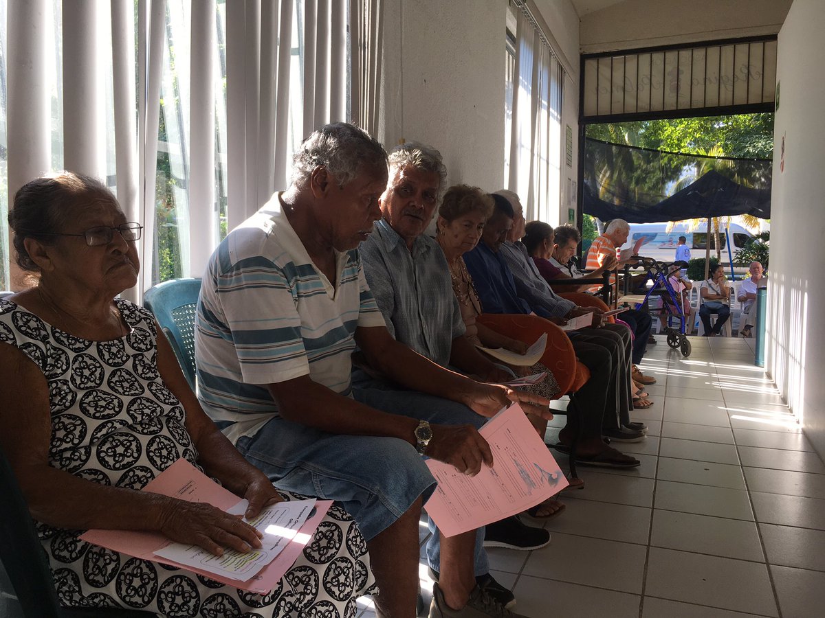 CentroVIxtapa's tweet photo. Iniciamos nuestro primer día de clínicas en #Zihuatanejo  con el Dr. Sergio Osorio Moreno. Nuestro especialista. ❤️ https://t.co/Cxv85utdmp