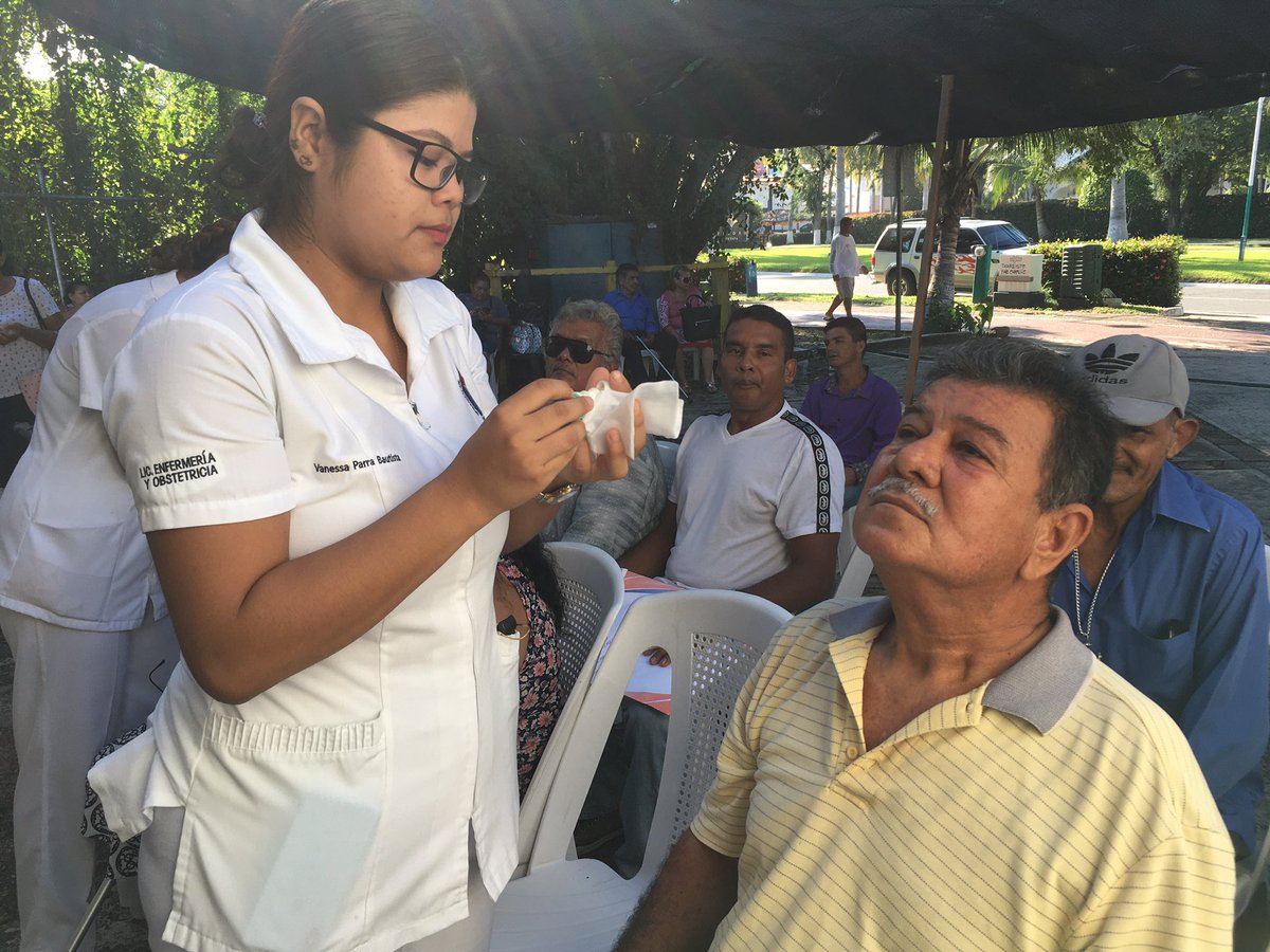 CentroVIxtapa's tweet photo. Iniciamos nuestro primer día de clínicas en #Zihuatanejo  con el Dr. Sergio Osorio Moreno. Nuestro especialista. ❤️ https://t.co/Cxv85utdmp