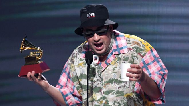 ElDia_do's tweet photo. Latin Grammy 2019: la apasionada defensa que hizo Bad Bunny del reggaetón como parte de la cultura latina
https://t.co/OAYuurmtz7 https://t.co/M4w0uPrlom