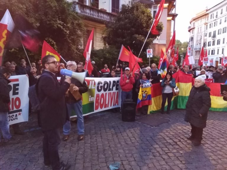 pdcivr's tweet photo. Bolivia, sit in unitario a Roma contro il golpe
https://t.co/l59s1DxgAM
#comunistiverona #rossoverona #poterealpopolo #poterealpopoloverona #eurostop #eurostopveneto #Veneto #pciveneto #italiacuba
#anpi #fgcinazionale #fgciveneto #fgciverona #retedeicomunisti https://t.co/pdjQSnqLi2
