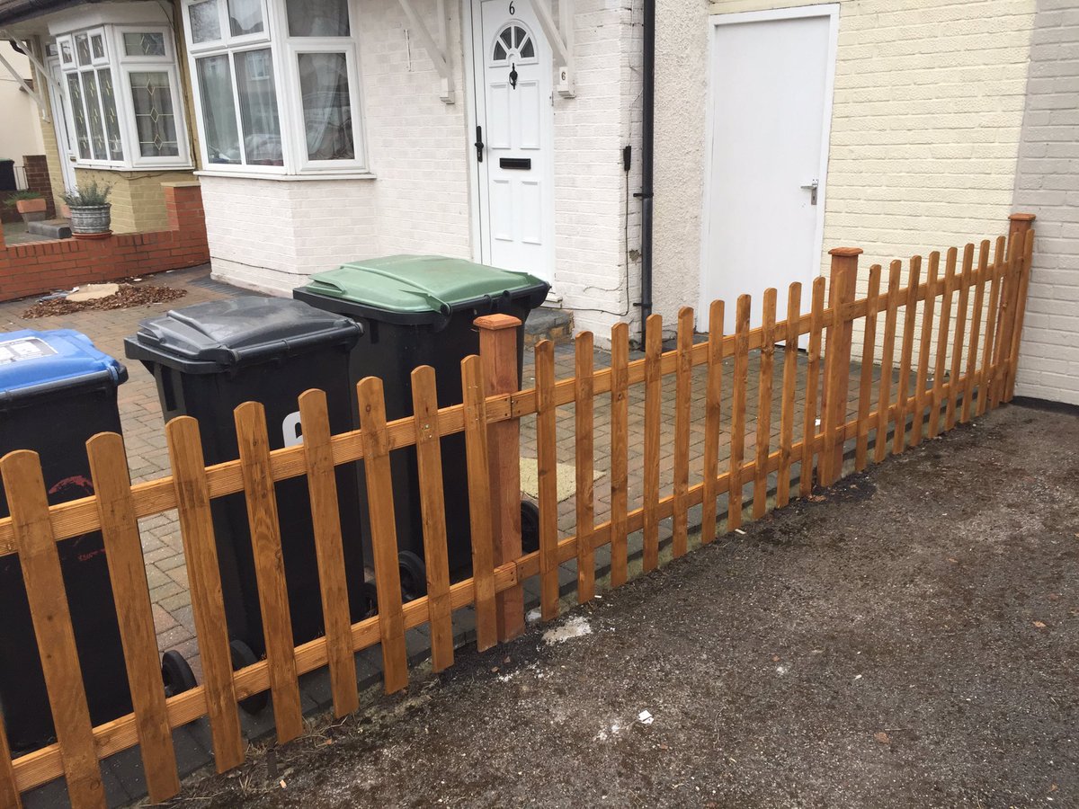 home_improvers's tweet photo. Exterior house Refurb, we painted the facias and soffits, all the brickwork, repaired the front wall, painted the gate, and put in a new picket fence. #thehomeimprovers #homeImprovement #fencing #painting #refurb https://t.co/gHDPn9dv6M